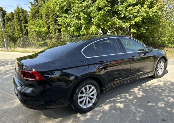 Volkswagen Passat cena 74899 przebieg: 168000, rok produkcji 2020 z Opatów małe 667